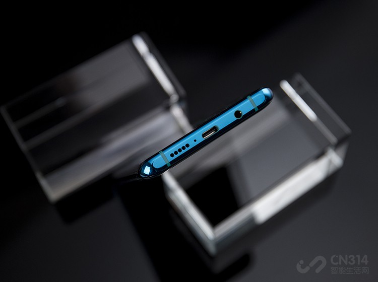 �ײ���3.5mm�����ס�USB Type-C�ӿں����������������˽�����˷�֮�⣬����һö���ⷢ������