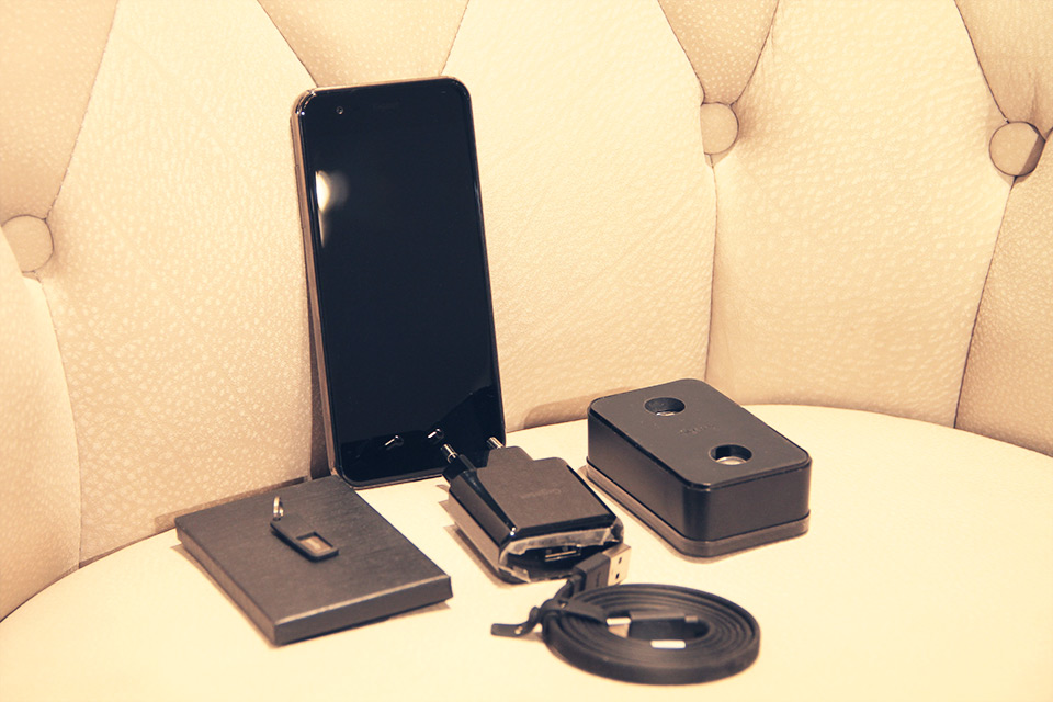 ���ͬ���Ժ�ɫΪ����