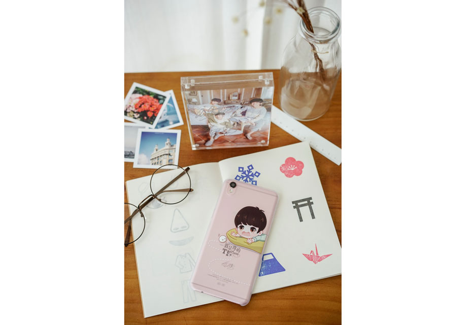 ����˵TFphone��ԭ�ͻ�OPPO R9��������һ��ǳ���ɫ�Ĳ�Ʒ��