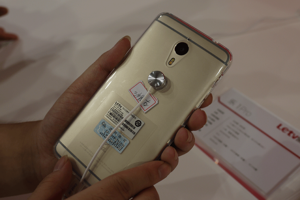 ���ӳ����ֻ�1Pro�ı��������Ľ�Ľ����������ԣ���߶˴����Ĺ��ա�