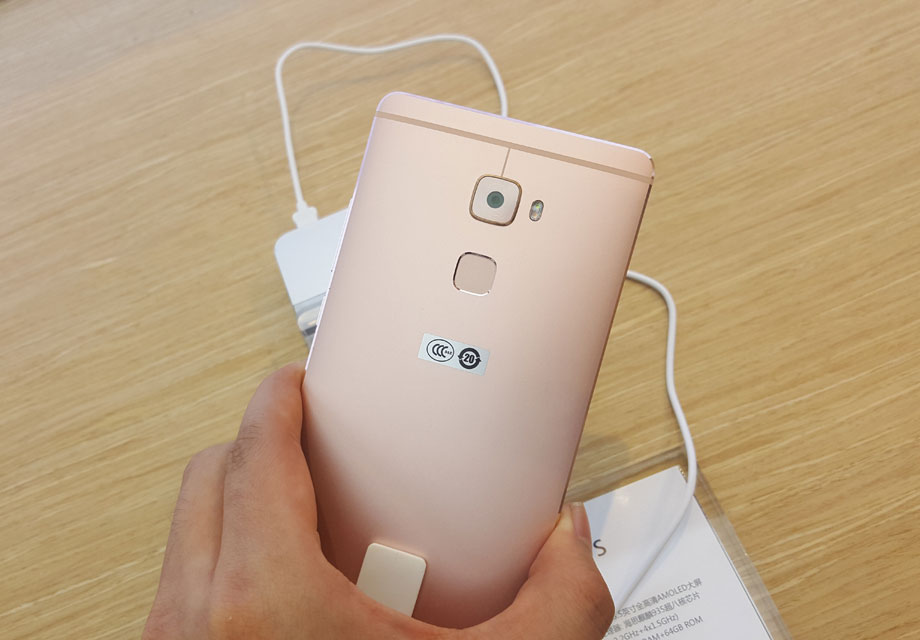 ��˵��������Mate7�����󣬵������ϵĲ�໹�ǲ��ܺ��ӵġ�