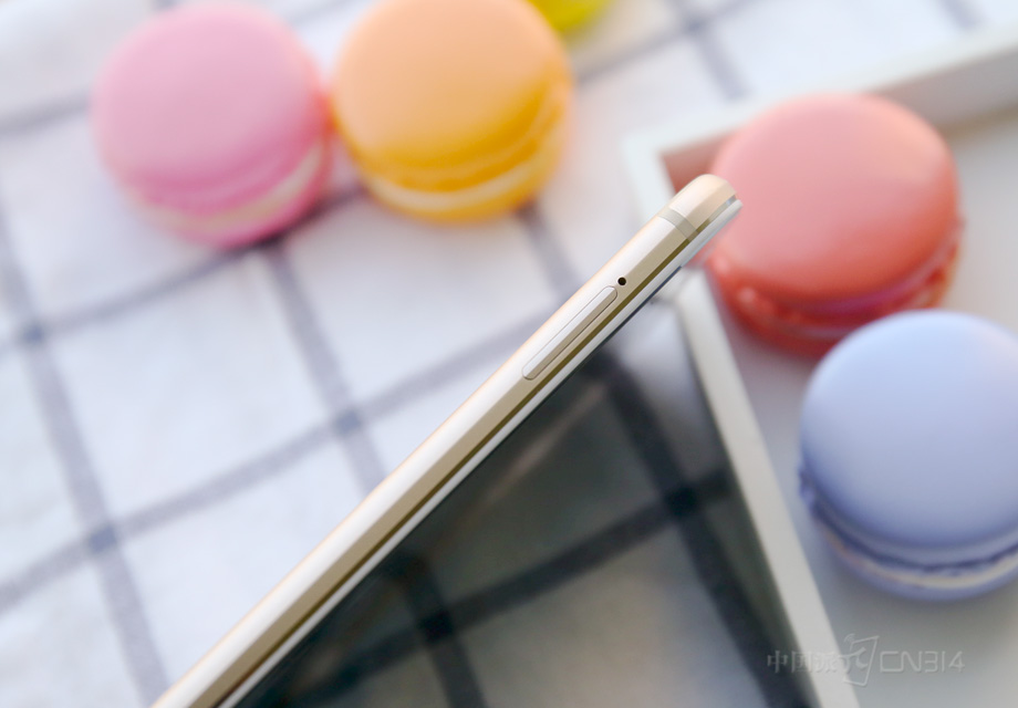 ȫ�������п��ڻ�����Ե�Ĺ��ɴ�Բ��⻬���������е��ճָл��ǲ����ģ�ȫ��ͨ˫�������������߿��Ϸ���