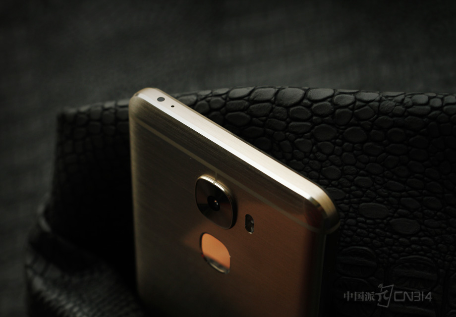 Ϊ��׷���µ�CDLA����������Ƶ����Pro3���ȡ����3.5mm�����ӿڣ���ͨ������˫��������ƴ����������Ч�����ֱ��ֿ���ٮٮ���������ܣ�������ֵ����Pro3�߶��콢ʵ�����顣