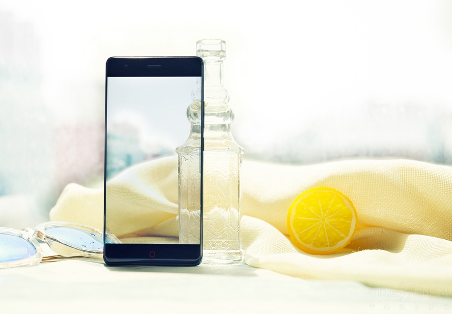 �����������ޱ߿����Ĳ����ݱ�����������ʵ����һ���׵Ĵ�ͻ�ơ�