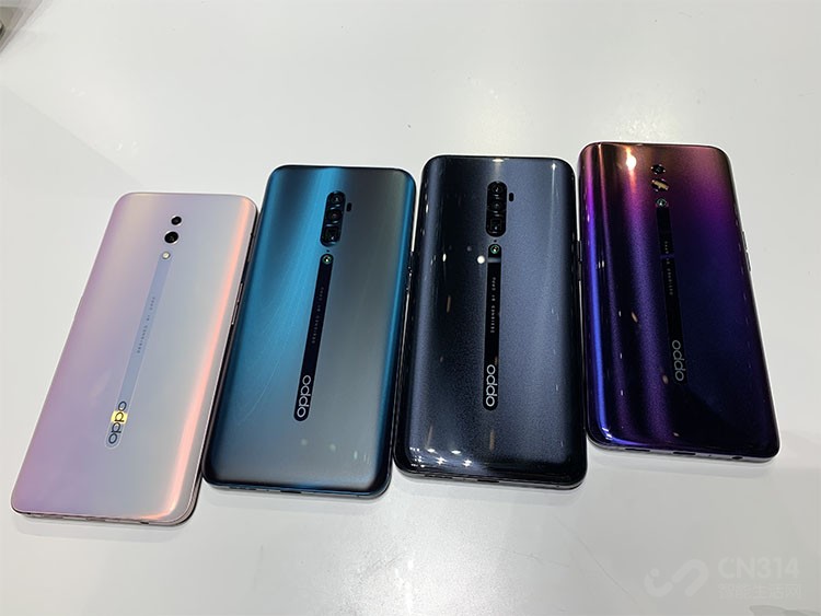 4��10�գ�OPPO�ٿ������ᣬ��ʽ������ȫ��Renoϵ�в�Ʒ������OPPO���ܲ��������Ѿ��ڷ�����ǰ������������Ϣ���������ỹ�Ǵ���������»��ĸ���ϸ�ڡ�����DCI-P3ɫ�򡢺����������ȫϵ������NFC���ܵȵȣ��������ĵĶ���Ҳ������ֻ����ܹ�ע������͸���Ҵ���Reno���ֳ�ͼ�ͣ�����������ֵ�ܷ���������ɣ�
