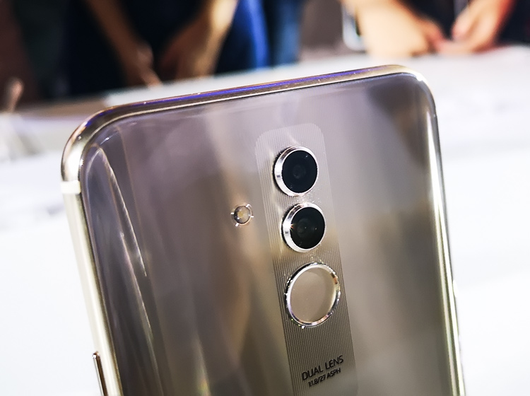 �ۺ���˵����Ϊ��â7��ֵ���£����ܳ�ɫ������2399Ԫ�ļ۸���һ������������Ⱥ���ж��콢��