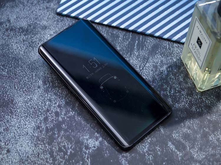 Ŭ����Z20������˫�������ƣ�������6.42Ӣ���AMOLED�������������ﵽ��19.5:9��Ҳ����������Ļ����������Ի�������ȥ�����Եá�����������������Ҳ����ӯӯһ�ա�