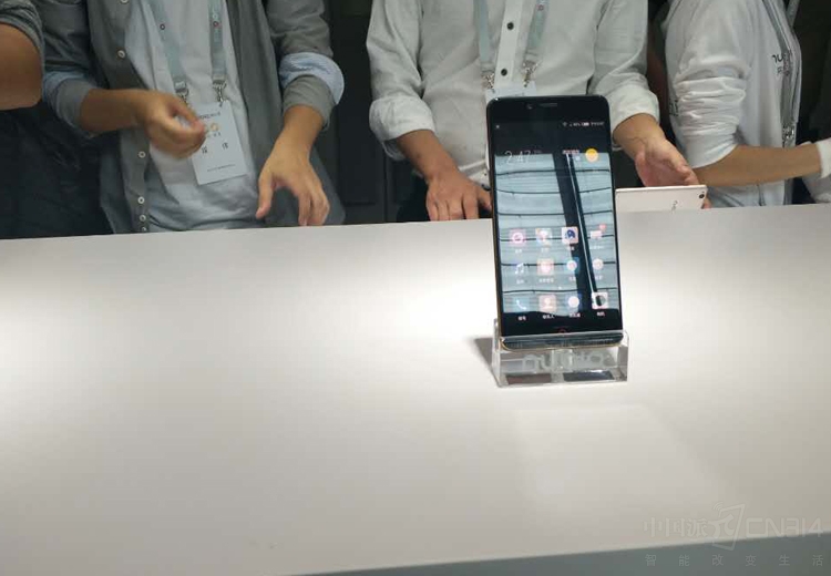 M2�ഺ�桢Ŭ����N2ڹ����Ŭ����ͻ���������ڴ��µ�̬�ȡ�δ����Ŭ���ǵ�������������������ʵ�ָ��ഴ����ͻ�ƣ��ø����˶����ĳ�һ���ž�������Ƭ��