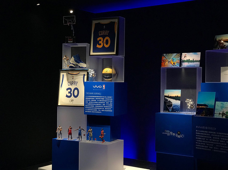 �������ֳ���չ������¼��vivo�ĸ߹�ʱ�̣����ǵ�vivo Xplay6���ﶨ�ư���