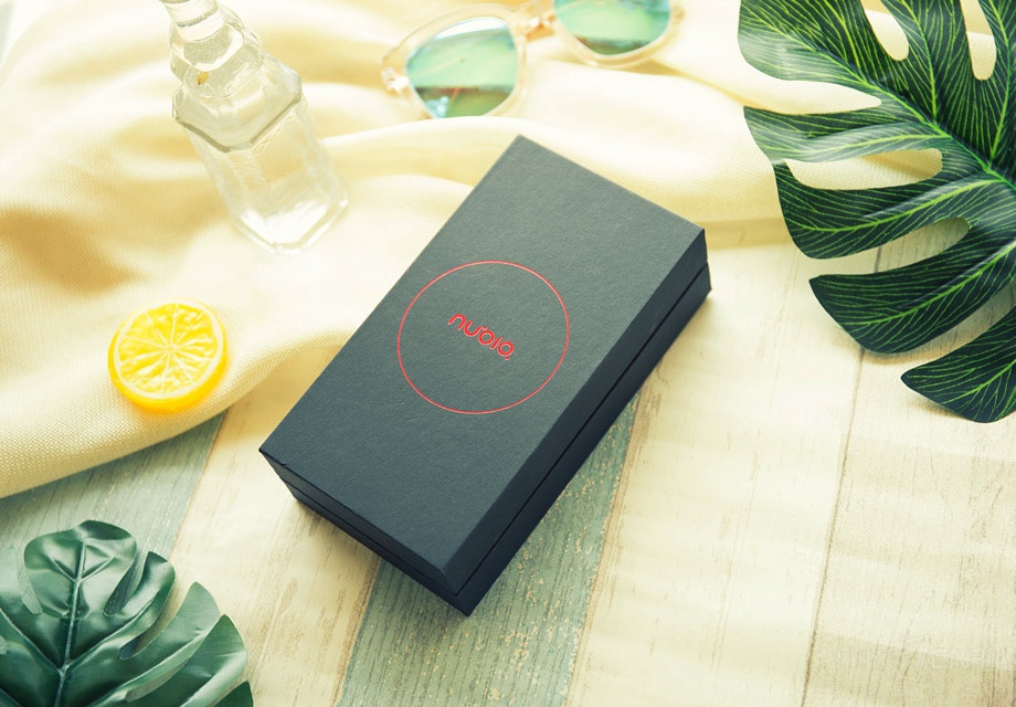 ����6��1�գ������ֻ�Ʒ��Ŭ�����ڱ���ˮ�����ٰ���Z17�ޱ�˫���콢�ֻ�����Ʒ�����ᣬ�����������������ˣ����������ֻ���ʲô���Ӱɣ���װ����Ƶ������Ǽ��󷽣�����С���õ����ֻ�����ʯ�ڰ汾��