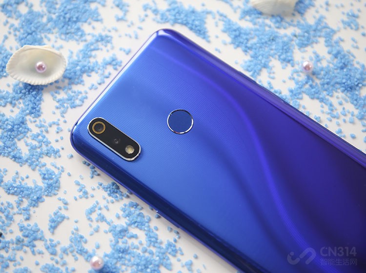ʹ��realme X�ഺ��ʱҲ���ᱻ�����������ţ�4045mAh�������ֻ�������������16�죬32Сʱ����ͨ��/126Сʱ�������ֲ��ű��֣��ٷ����֣����˸����ģ���VOOC����3.0�����Ŀ��ٳ��ͱ�����������飬�������˿���ʱ���������Ϸ��