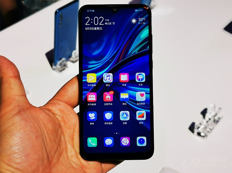 ��Ϊ��â8�ڼ���������âϵ�о������������ó��ڡ����ܾ������������ϣ�����Ļ�������Ĺ����ϴ���ȫ��λ�������������âϵ�г�Ϊ�й������ֻ��г��������콢���ġ����ܡ��������������û�Ⱥ������Խ��Խǿ����ȶ�������⡣