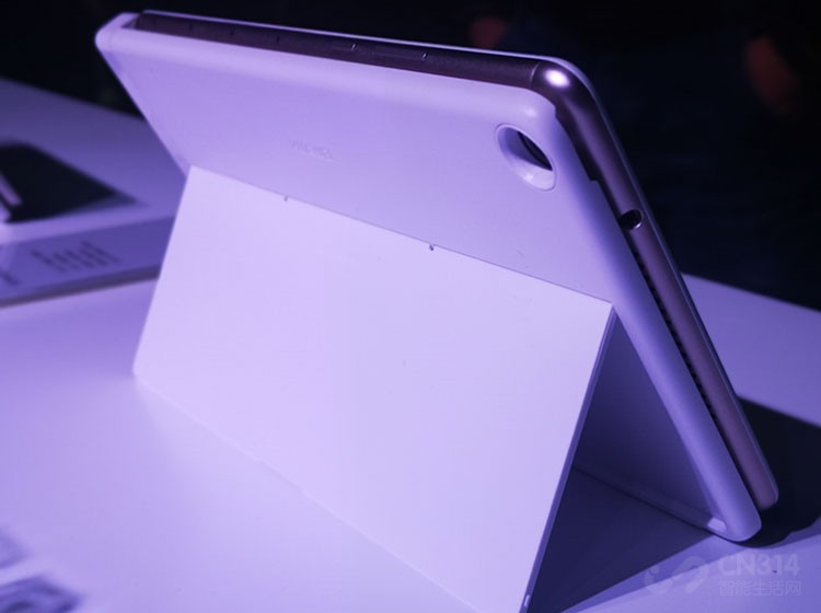 ���ڼ۸�Ļ�����Ϊƽ��M5�ഺ�棨8Ӣ�磩����1199Ԫ�� ��Ϊƽ��M5�ഺ�棨10.1Ӣ�磩��Ϊ2199Ԫ�𣬿ɸ��ݸ���ϲ�ú���������ѡ��