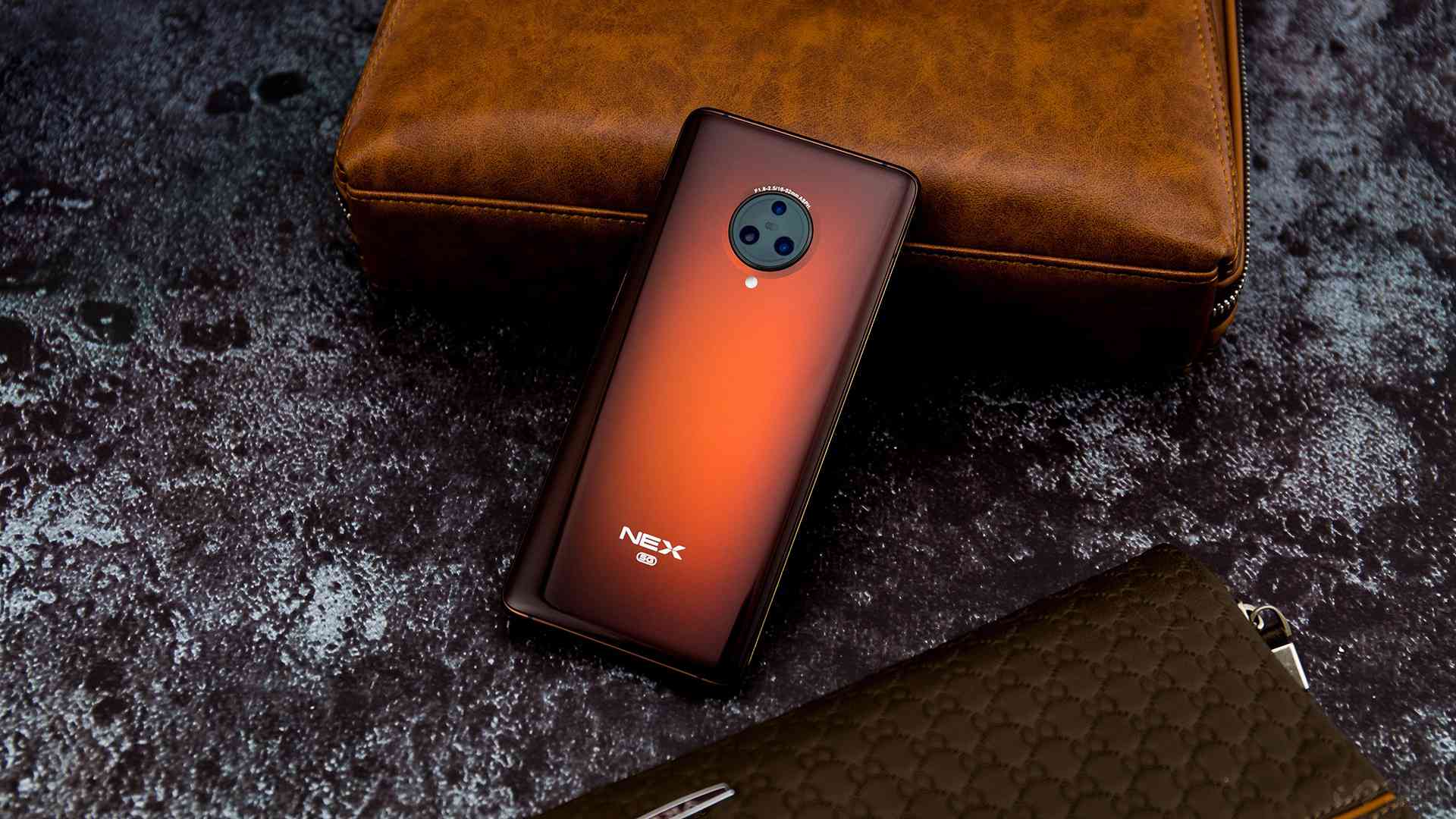 NEX 3SҪĵط˽µ콢ƶƽ̨ͨ865CPUGPU֮⣬UFS 3.1棬ϴ˳ȡٶ19%˳дٶ37%ͬʱҲLPDDR5LPDDR4Xȣ28.9%Ľ20%ЩNEX 3Sռܰ񵥵ǰС