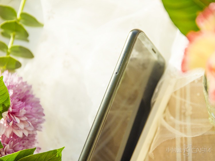 ������࿿�ϵ�λ����SIM��/TF���ۣ����Կ�������������Ǻ������ģ��˱������˼����Ử���������ָк��Ӿ����ܶ��ܺá�