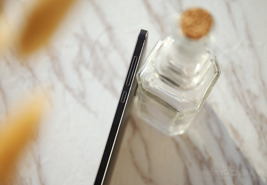 �û����������Ƽ��Ϳ��������ڻ������Ҳ�߿�7.85mm�Ļ������Ҳ��֤���ᱡ���ָС�