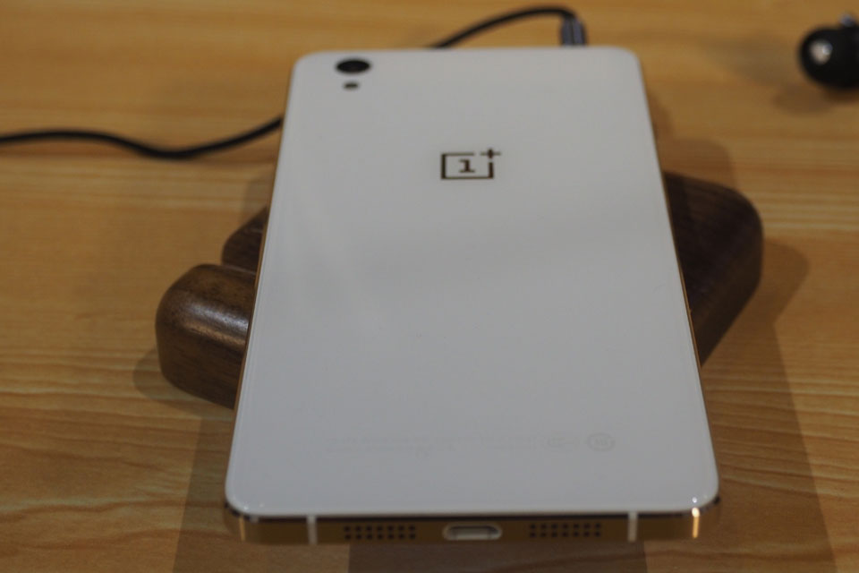 һ���ֻ�X��˫�沣����ƣ�����һ���ֻ����ϻ���ͷһ�ؼ���ò���ָл��������ȶ�Ϊ��ɣ�