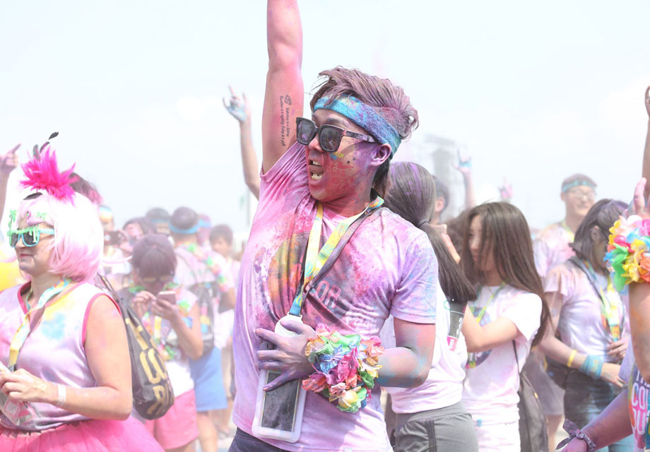 ���ƶ�����ʱ�����ִ������˱��Խ��Խ��լ���͡����ҡ��������ж���˵�������5���ӣ�ȴ�Ҳ����Ǹ�����ͨ��2Сʱ���ˡ����� OPPO ��ϣ��ͨ�� Color Run ���ֻ��Ϊ�������ṩһ���罻��̨�������������߳�ȥ����ɫ�ʰ�쵵��ܵ��Ͻύ�������ѡ�չ�����ҡ�