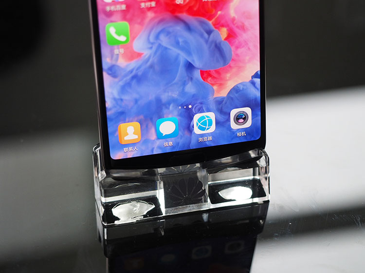 ���°ʹ�����ΪP2 Proӣ�۽����ɲ����˸������Ի���ǰ��ָ��ʶ�������°ͱ���խ�����࣬����ǰ��ָ��ģ��ʮ��ϸ����