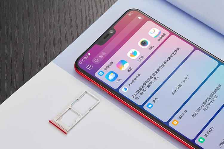 ͬʱ��vivo Z1��������vivoȫ�µ��˹���������Jovi�����к������ǻ��������Ϸģʽ���ǻ۳������ǻ�ʶ������ʻģʽ����ܷ����ܹ������û�ȫ��λ�������û����顣