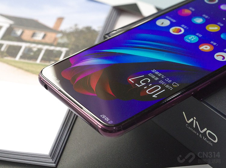 ������ˣ�vivo NEX˫���滹֧�����鴫�ݣ�һ������ͼ�����ɷ�������һ����ʾ���������˵���У��ٸ���ǿ������Ĺ��ܣ�����Ϊ�����ֵ�ġ�������������