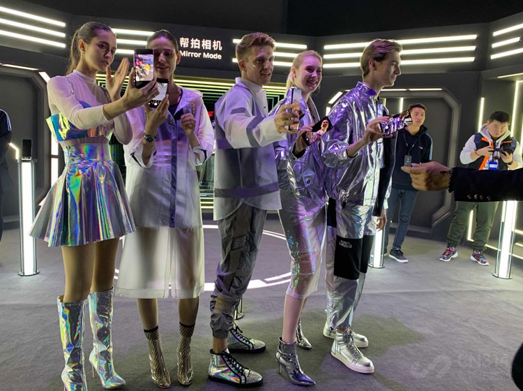 �ֳ�����ģ�����������չʾ���ʹ��vivo NEX˫���»��������գ������淨���ǿ����Ӳ��������������ֻ���ӰЧ����ѷ��һ�����������