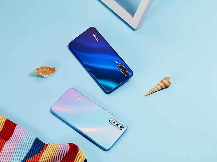 ��Ϊһ���������������ߵ�Ʒ�ƣ�vivoһֱ�����ͷǳ��ó�������ɫ��ʱ�еĽ�ϡ���ǰvivo��Xϵ�С�Sϵ�н����Ƴ�ר��������ɫ����Y7s������ͨ�����⹤�մ���������ࡢ����������ʱ��������ɫ�������������Ӿ������������ֳ����պ��������˷��顣