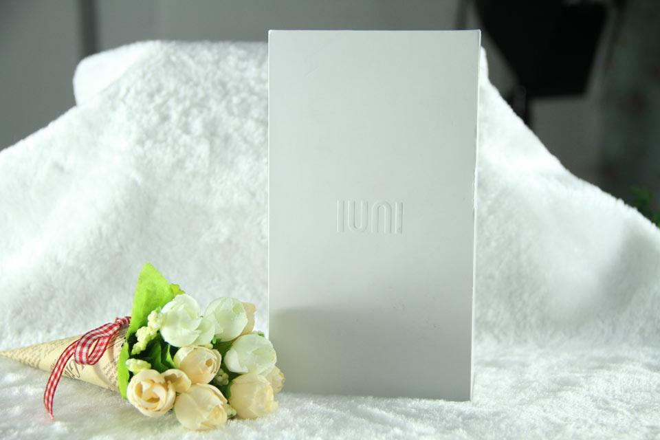 iuni N1�İ�װΪ����ɫ����������ӡ��iuni��Logo��