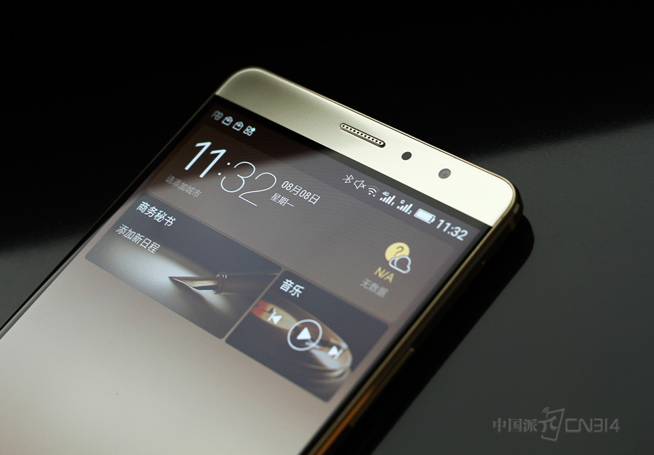 ������ü��¶ԳƵ���ƣ�������Ͳ����һ��ϸС��Բ�ο��ף���Ͳ�������߷ֱ�Ϊǰ������ͷ�ʹ��������ǳ����ϴ�Ů����������