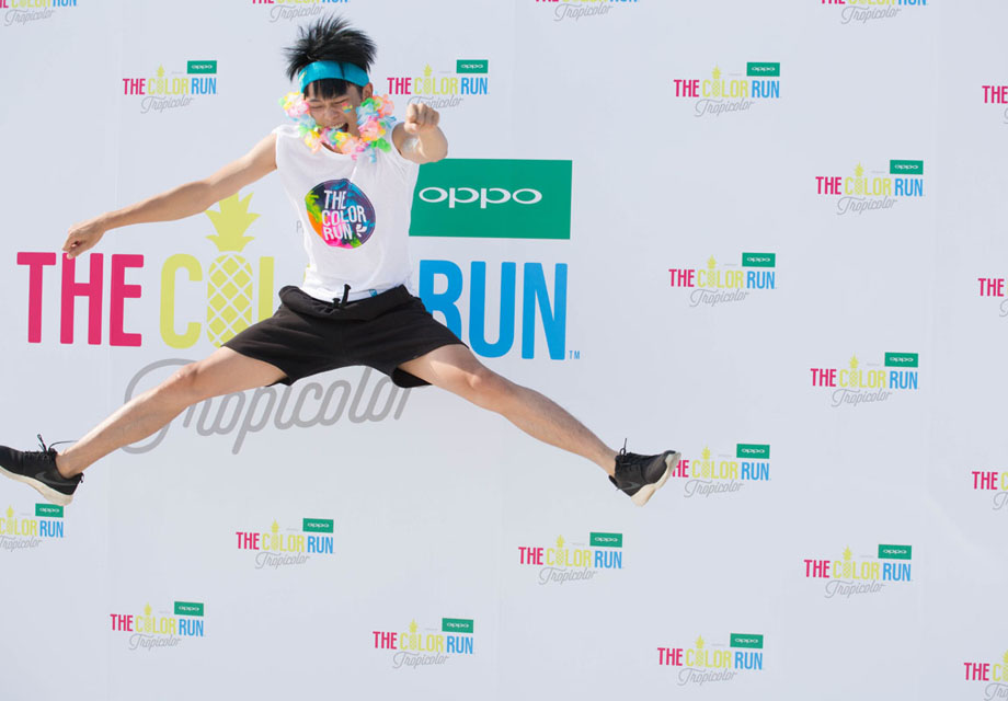 OPPO �˴λ����ֳ�׼���㹻��� R9 �ֻ������ĸ˵Ȼ�������װ�úͻ�������ĳ�����Ƭ�����ֳ���ӡ��ÿ���������������ܲ���Ȥ��ͬʱ�������ĳ�������ɫ��������˲�䡣