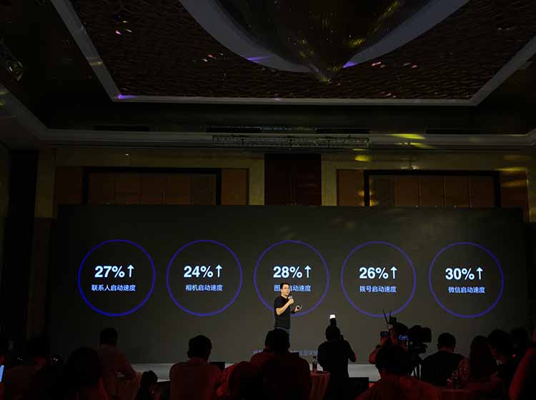 Ӳ�����÷��棬Ŭ����Z17 8GB��ĳ����ڴ������һ��LPDDR4X�ڴ���64GB����UFS 2.1�������棬�ڹ��ĸ��͵�ͬʱ�䴫���ٶ������ʵķ�Ծ��