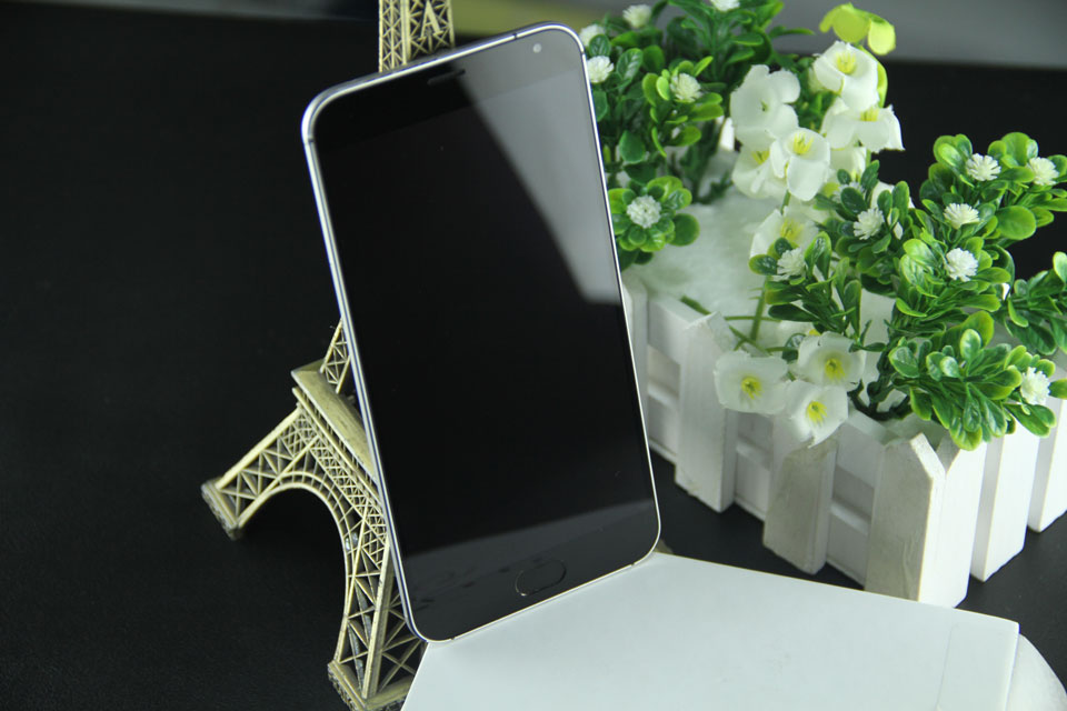 ����MX5���������һ���5.5Ӣ�����Ļ