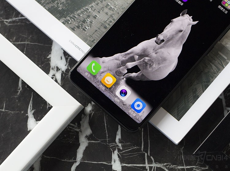 360�ֻ�N7 Lite����Ļ��֧�����⻤�ۺ�ҹ�令��ģʽ������Ч���ٶ��������𺦣����Ը����ĵĳ���ʹ���ֻ���