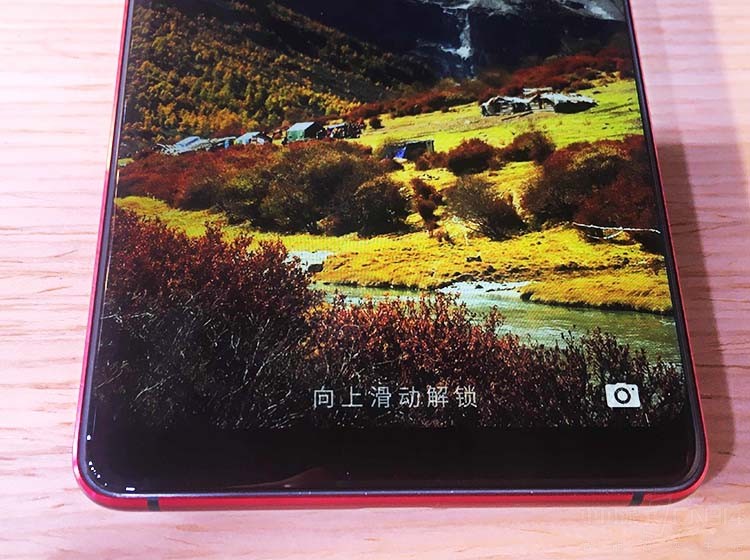 Ŭ����Z18���õ���COF��Ļ��װ������ʹ������Ļ�ײ��߿�������9%�Ŀ��ȣ��Ӿ�Ч���ٶ�������