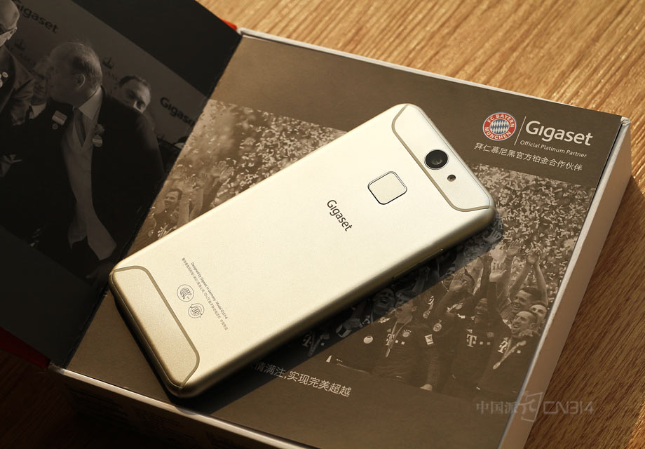 ���⣬Gigaset���ME pure��ӵ�ж���HiFi����ϵͳ��֧��Dirac�߱��漼�������û��ܹ����ܵ��������ʡ�