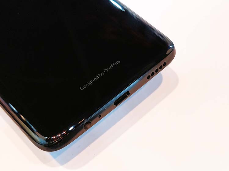 �ײ�����Type-C���ӿڣ�֧�ֿ�䡣 