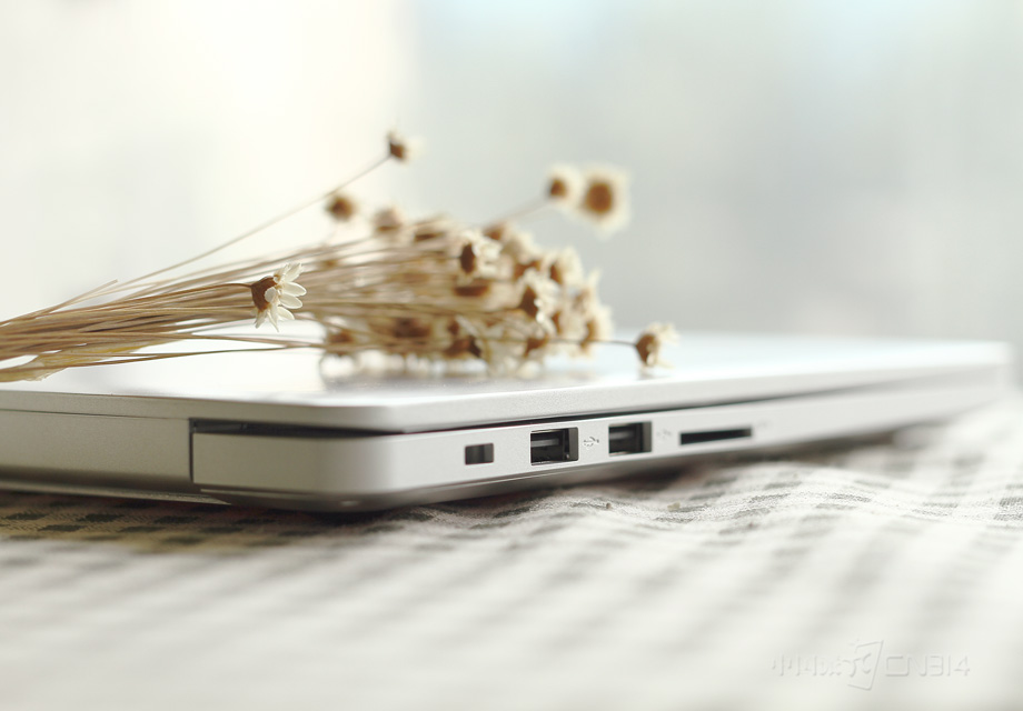 ��������X4�ĽӿڱȽϷḻѽ���ڻ������ӵ�бʼǱ������ס�����USB3.0�ӿڡ�һ��SD�������ȶ����ڡ�