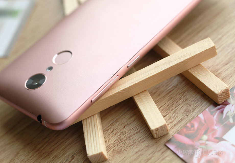 ���а�����������˱߿��Ҳ࣬����ӭ���˹��˵�ʹ��ϰ�ߡ�