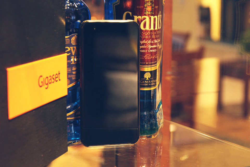 ���ͨ͸��2.5D��������ס������Ļ��������Gigaset ME���������ظС�