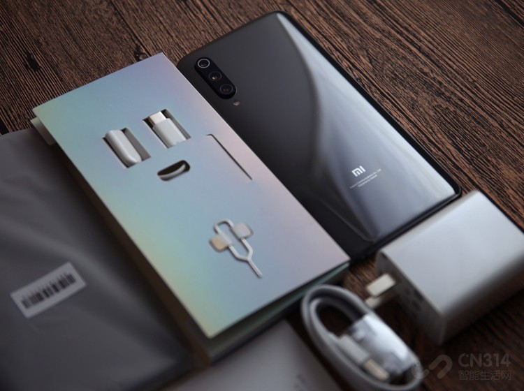     Ӧ��˵С��9������С��Ʒ�Ƶ�һ����Ҫ��Ʒ��Ҳ��2019����ֻ�Ȧ��һ����Ҫ��Ʒ���û�ӵ�и�����Ӳ���ͳ�ɫ����۹��գ������������롰������������һ������Ȼ���˱��ο������ջ���ɫ֮�⣬�û���ӵ��ȫϢ�ò�����ȫϢ�ò��ϣ����и����貶�Ŀ�����Ч����