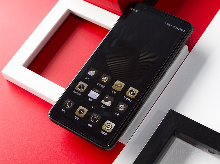 ���������5.99Ӣ��ķ�����ȫ������ƣ��ֱ��ʴﵽ��FHD+�������ܶȸߴ�403ppi������Ϊ�û����ָ����𺳵Ļ���Ч������Ϊû���������������ڡ��Գ���ѧ���Ϲ᳹�ø����ף�ͬʱҲ��֤���ֻ�ʹ��ʱ���������顣