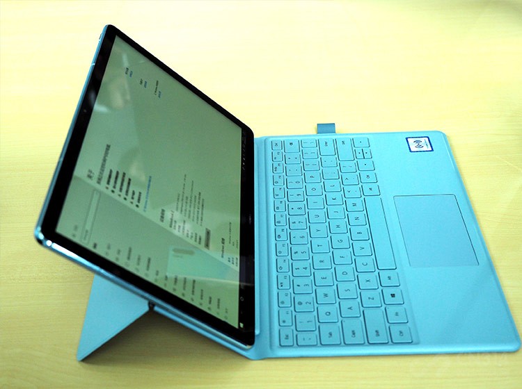 �Ӳ���������MateBook E 2019Ҳ�ǳ��˱���CNC��ʯ�и����߿�ܹ⻬�����ǵĻ���Ҳ�ȽϷ����ֳֵ����ơ�ǳ��ɫ������ɫ��Ҳ�ǳ���Լ����������һЩС�ʵ���Ϣ���ټ����µ����������ݵ����Σ���������Ӧ�Ը����龰��
