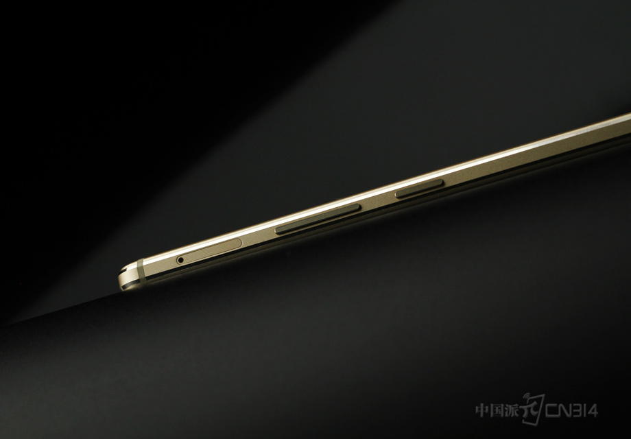 �û����Ҳ�߿�����ݾͷǳ��ķǸ�����ˣ�SIM���ۡ�һ���������Ƽ��������������ϵ��������Ų���������Ʒǳ����ټ�����ʶ�ȼ��ߣ�