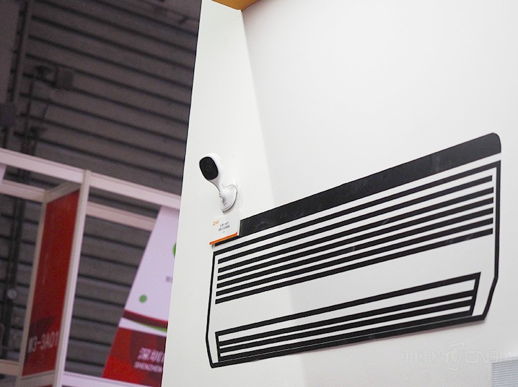 ��װ��ǽ���ϣ��Ϳ���ͨ���ֻ�app�۲���е��κ����򣬷ǳ�������á�