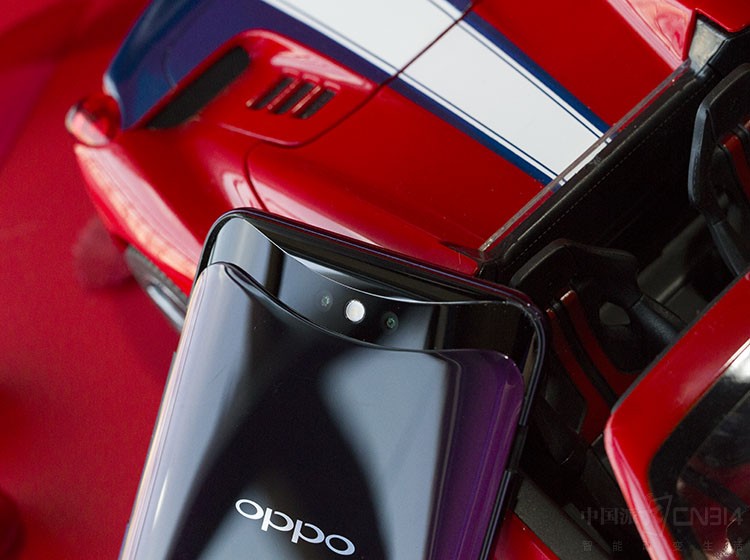 ����˵Find X���ǡ�����������񡱣�������ȫû�п��׵����Ҫ��ͬ���ֵ�vivo NEX���ӳ�ǰ��ǰ������ͷ+��������ͷȫ��������������������У������������ڻ��������ǲ����������Ǹ��ֻ���ưٻ���ŵ���������ǵģ����ǵģ�Ť���ģ���ת�ģ���Ȼ˵Find X��һ��ȫ�����ֻ��������������ṹ�����ֻ�����������ǰһ����