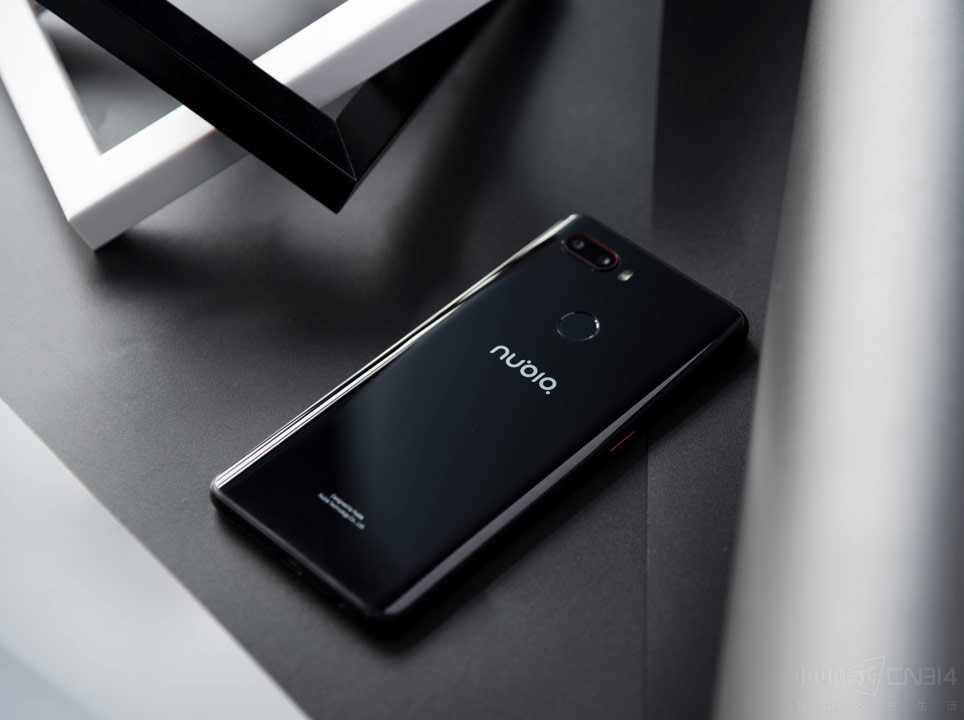 ����������Ϊ��Ҵ����������ҫ�����ɫ�汾����ҫ�ĺ�ɫ����ͬ����ʯһ���Ŀ�������ֻ�ɫ���ɫ������Ϊһ��ĸо����ǲ����������ļ��ͷ磬�Ƽ���ʮ�㣿