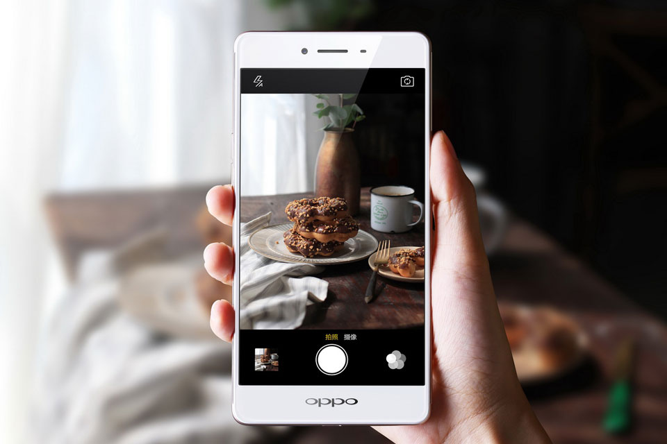 ����ͬ����OPPO A53��һ�����㣬OPPO A53������1300������ISOcell��������ͷ��ISOcell�����������ܹ��������ڸй�Ԫ���Ĺ��в������Ĺ��ӣ�������Ƭ���ݶȣ���Ƭ���������и���ϸ�ںͲ�Σ���һ������������ʡ�