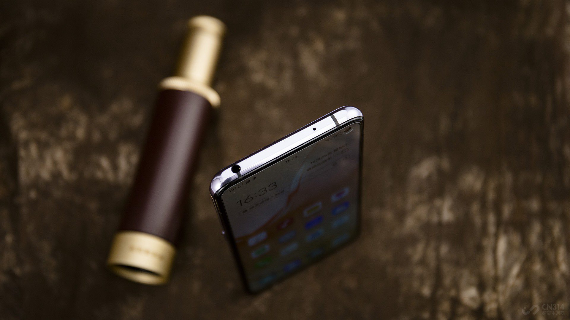 ������䷽�棬�û�������4350mAh���أ��䱸33W���似������Ӧ�� 5G ʱ���޴������������������ĸߺĵ����⣻ͬʱ��Һ��ɢ�ȼܹ�+�ߵ�������Ҳ���� X30 Pro ���ɢ�ȣ����ٷ��̵������