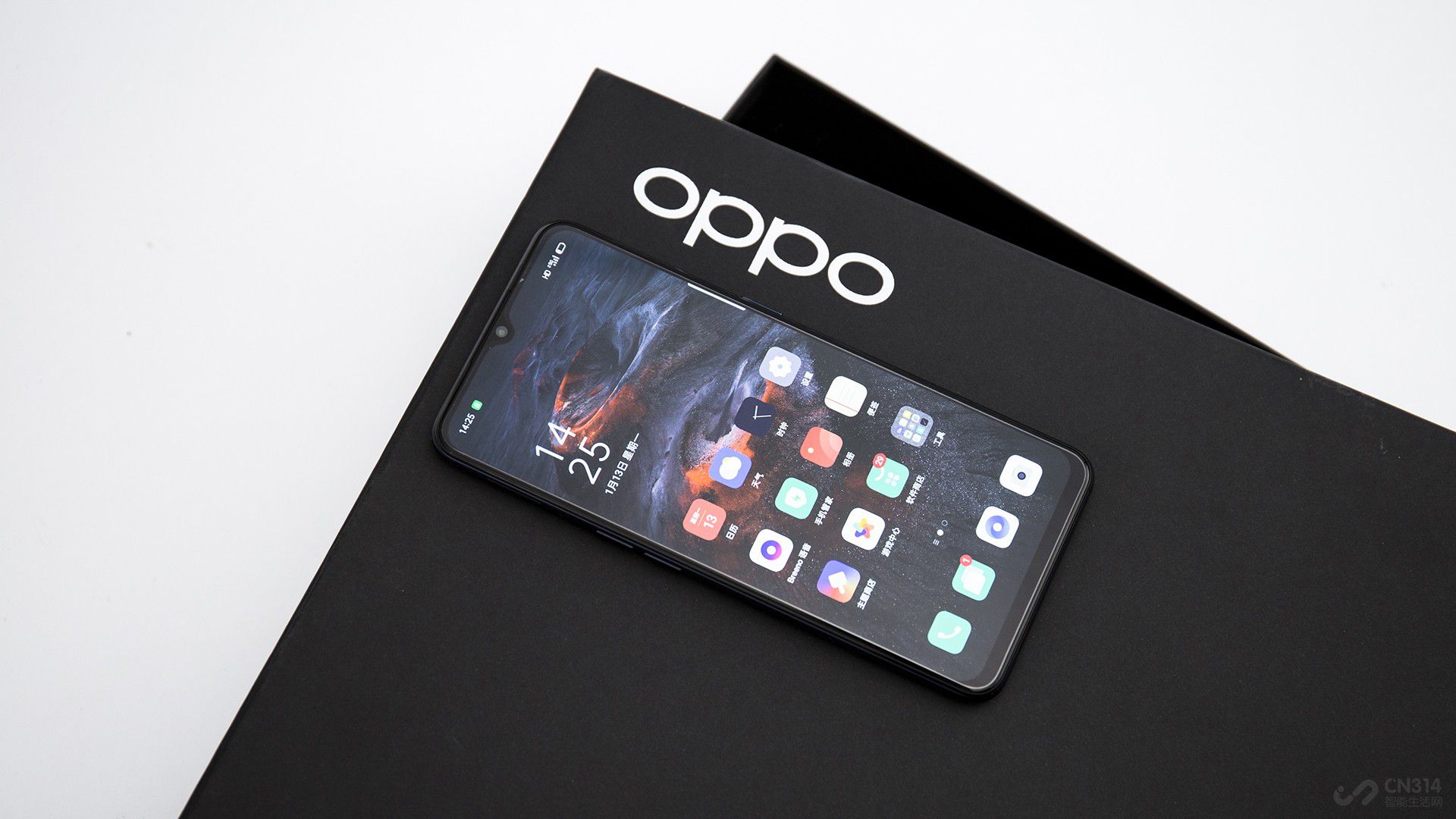 �ϸ��£�OPPO һ���������������ʽ��˫ģ 5G �ֻ���OPPO Reno3 �Լ� OPPO Reno3 Pro��֮ǰ�����Ѿ�������OPPO Reno3 Pro��ͼ�ͣ�171g�Ļ���������7.7mm�ĺ�ȳ�Ϊ��Ŀǰ���5G�ֻ�������ӡ����̣����������ǵ��������Ǹ�ƫ����������ߵ�OPPO Reno3���������к��ر�֮���ɣ�