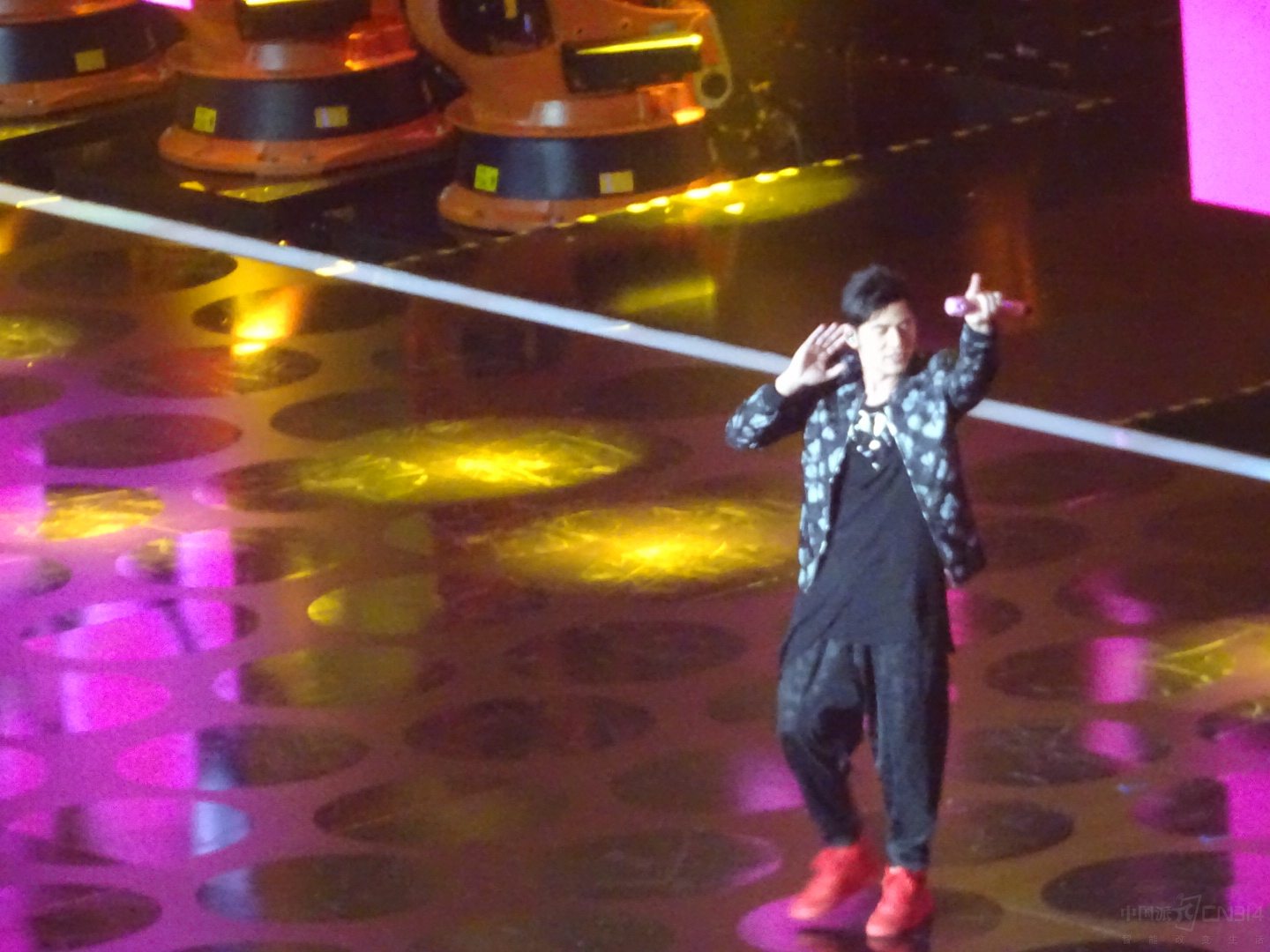 �㽭����OPPO���з���ʢ�����ѹ��ģ���Ȼ�����ǵ������������ܶ���